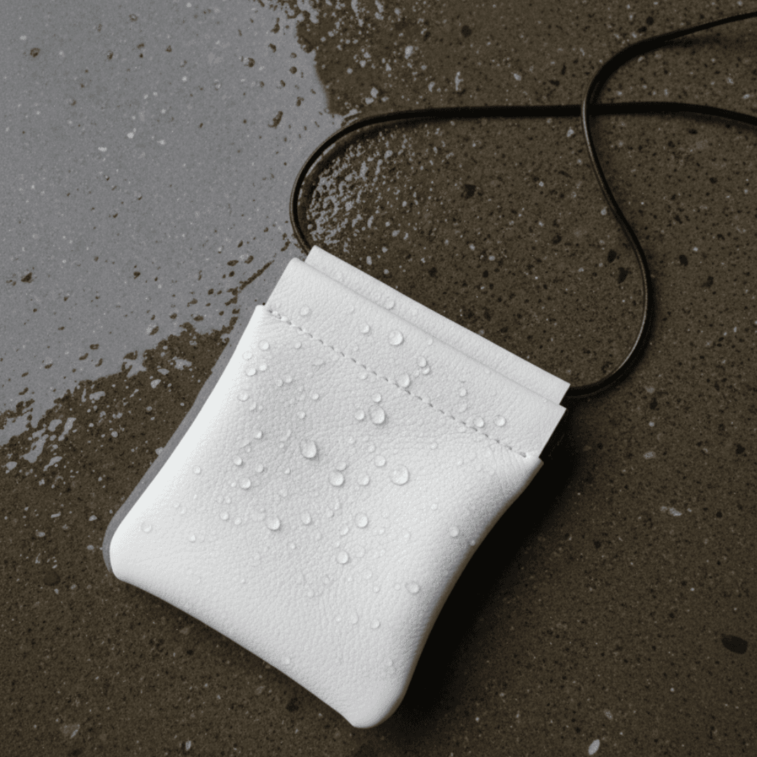 本革ミニウォレット 首掛け ダイニーマレザー バネ口金 軽量 コンパクト財布　ブラック | 5枚目