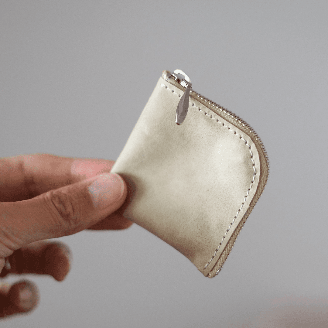 【名入れ対応】7cm×7cm 本革レザーファスナーコインケース｜YKKメタルファスナー｜ミニ財布・小物入れ　グレージュ