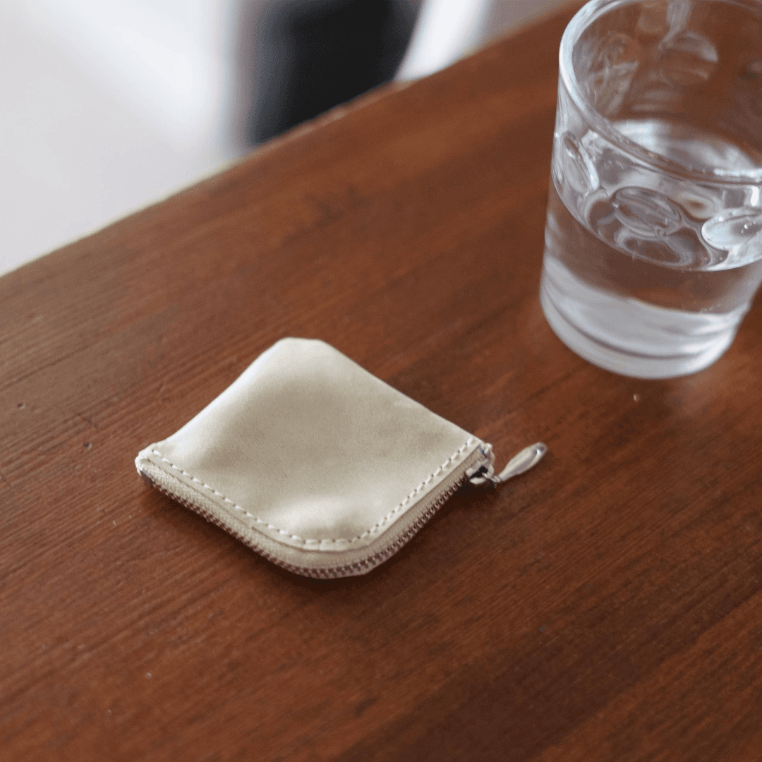 【名入れ対応】7cm×7cm 本革レザーファスナーコインケース｜YKKメタルファスナー｜ミニ財布・小物入れ　グレージュ | 2枚目