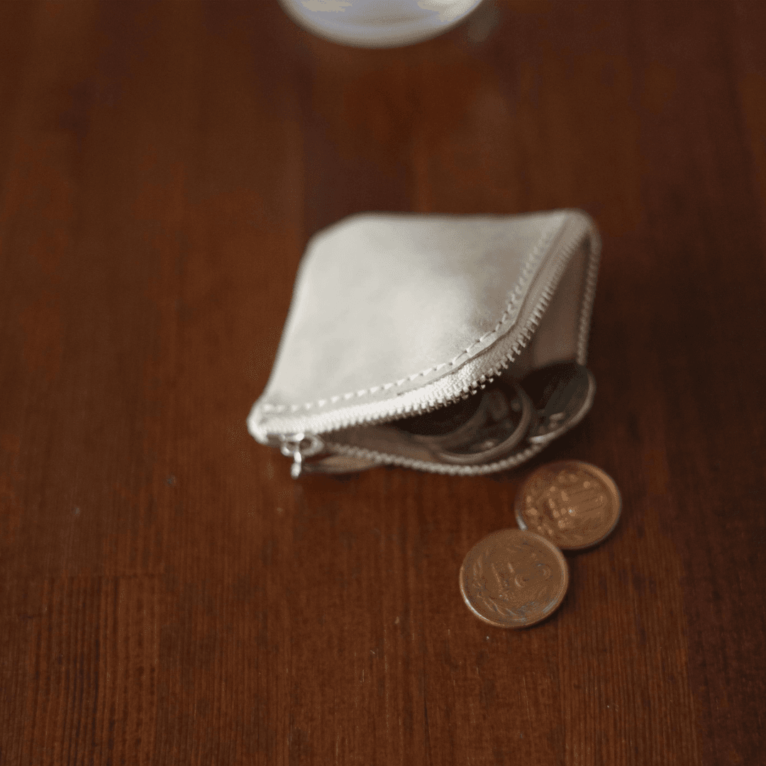 【名入れ対応】7cm×7cm 本革レザーファスナーコインケース｜YKKメタルファスナー｜ミニ財布・小物入れ　グレージュ | 3枚目