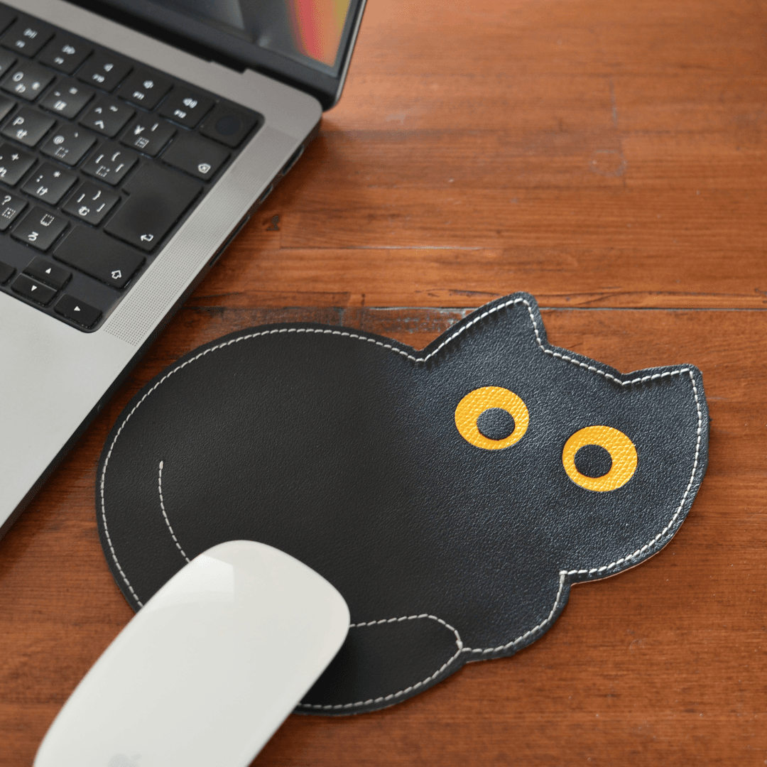 【本革】猫型マウスパッド｜黒猫・白猫・オッドアイ対応｜サイズ変更可｜デスクアクセサリー1枚目の画像