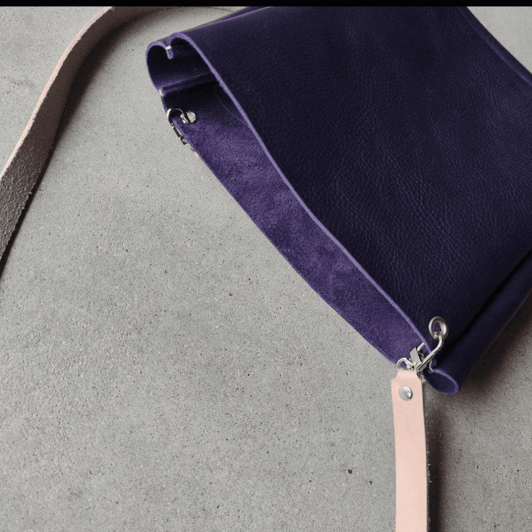 【本革ショルダーバッグ】シボ加工パープル牛革サイズ変更可・フラップ／ファスナー対応・植物タンニンなめし革ベルト | 5枚目