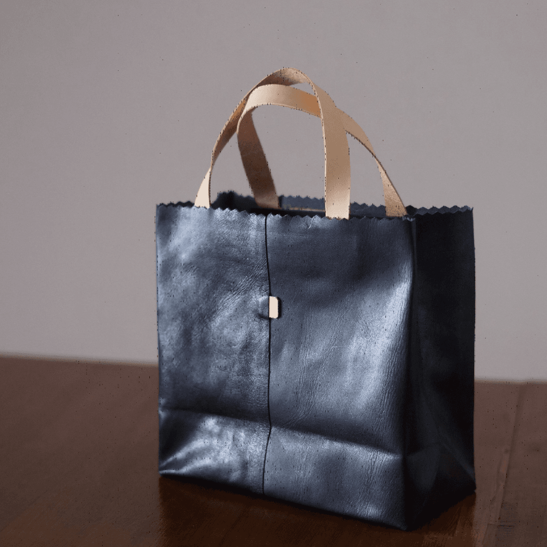 本革 ミニトートバッグ ブラック｜紙袋風デザイン・名入れ刻印対応・サイズオーダー可｜牛革ハンドメイド | 3枚目
