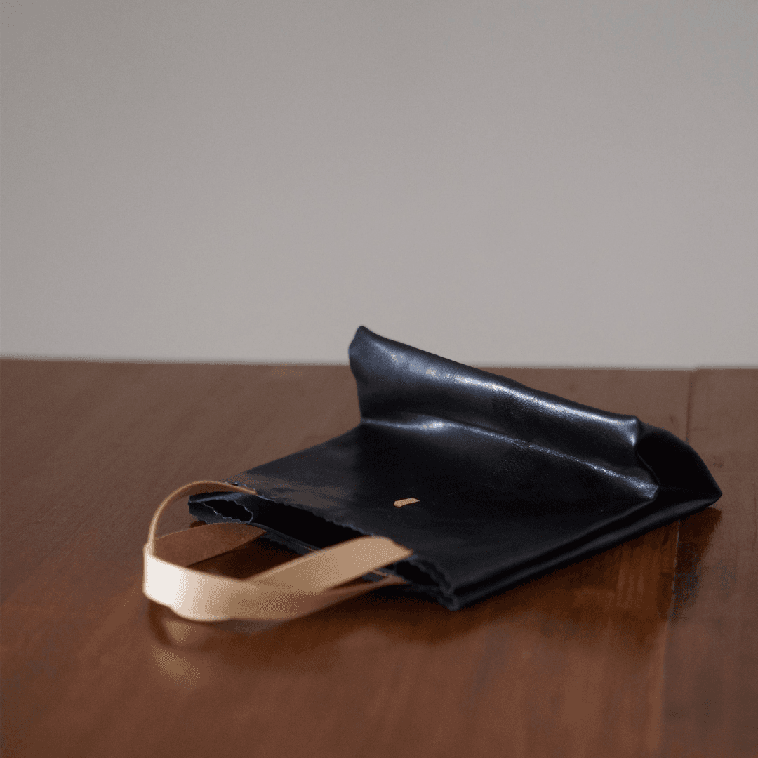 本革 ミニトートバッグ ブラック｜紙袋風デザイン・名入れ刻印対応・サイズオーダー可｜牛革ハンドメイド | 7枚目