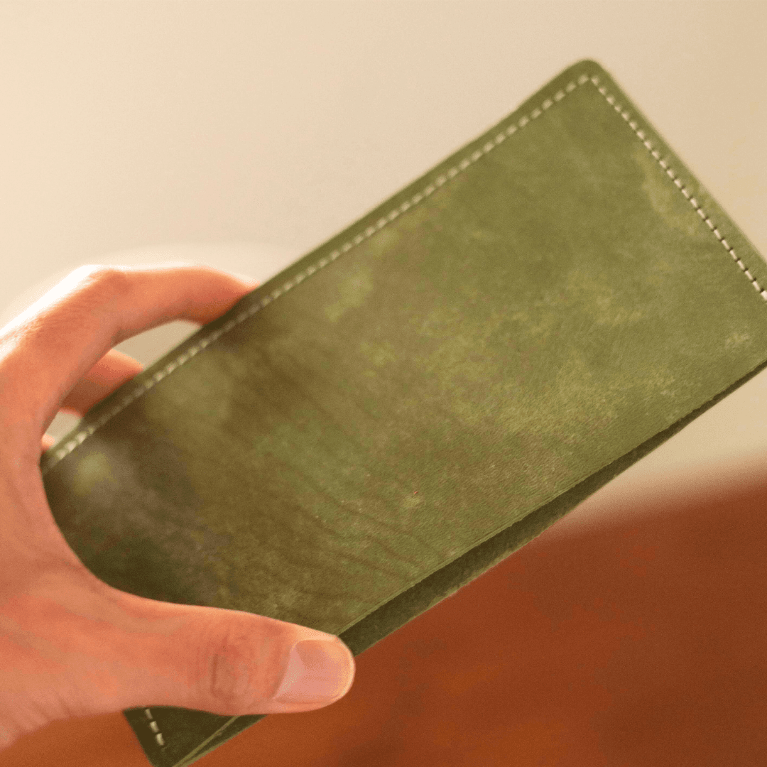 抹茶の薄型 本革 長財布 グリーン｜一枚革仕立て・シンプルスリムウォレット・経年変化を楽しむ植物タンニンなめし牛革 | 3枚目