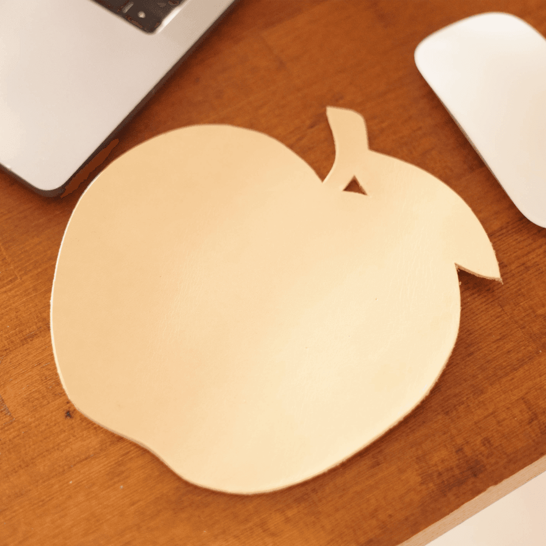 Apple好きにぴったり｜ビビッドピンクの本革りんごマウスパッド | 4枚目