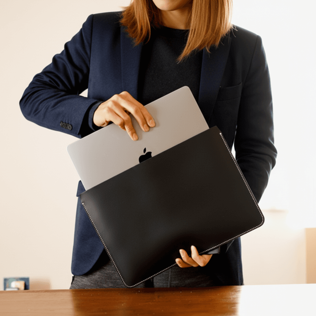 本革レザーのPC MacBookケース〈ブラック〉ラップトップ　カラー変更可能1枚目の画像