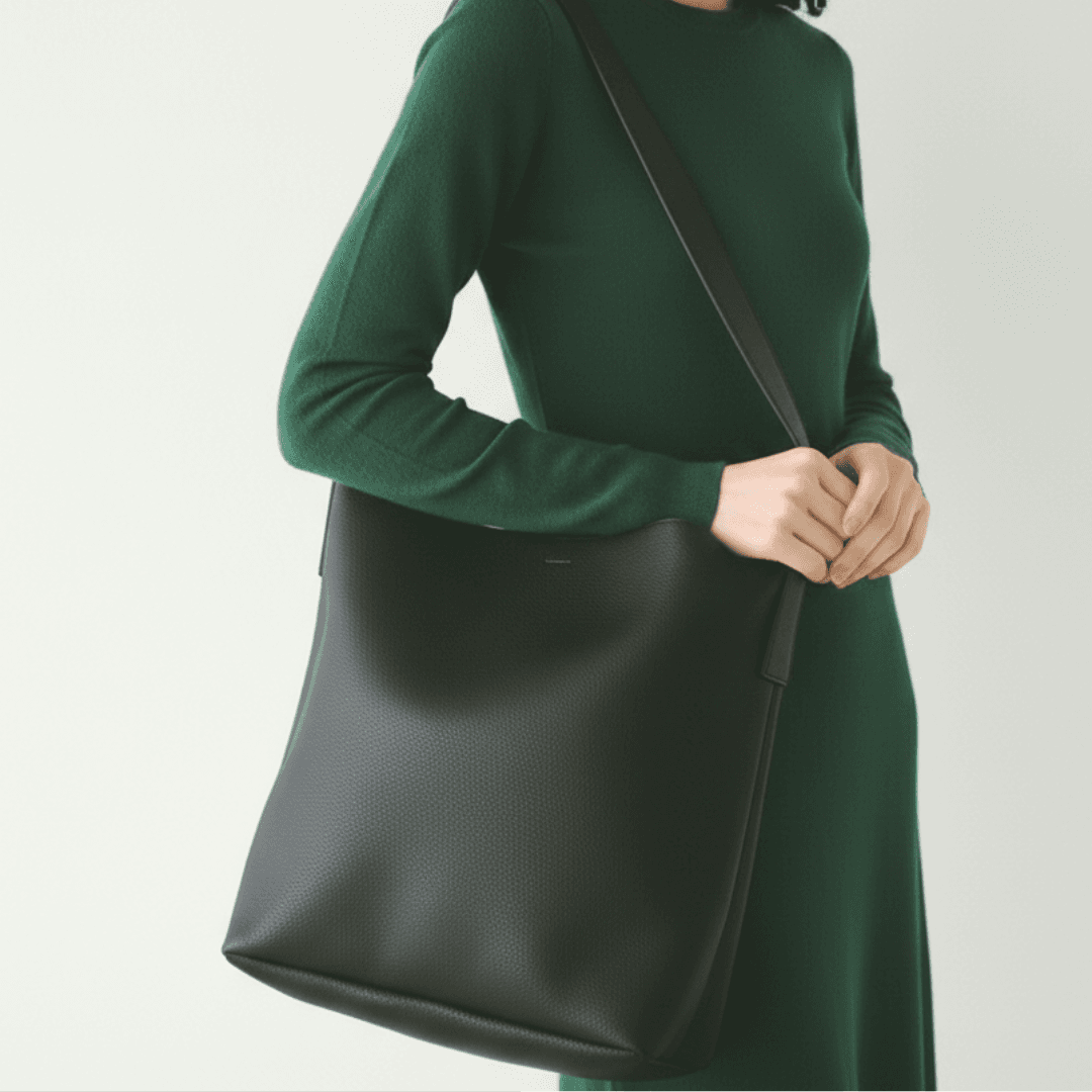 【A4対応】イタリアンレザー 本革ワイドベルトショルダーバッグ｜植物タンニンなめし・コニャック｜サイズ・カラーオーダー可 | 5枚目