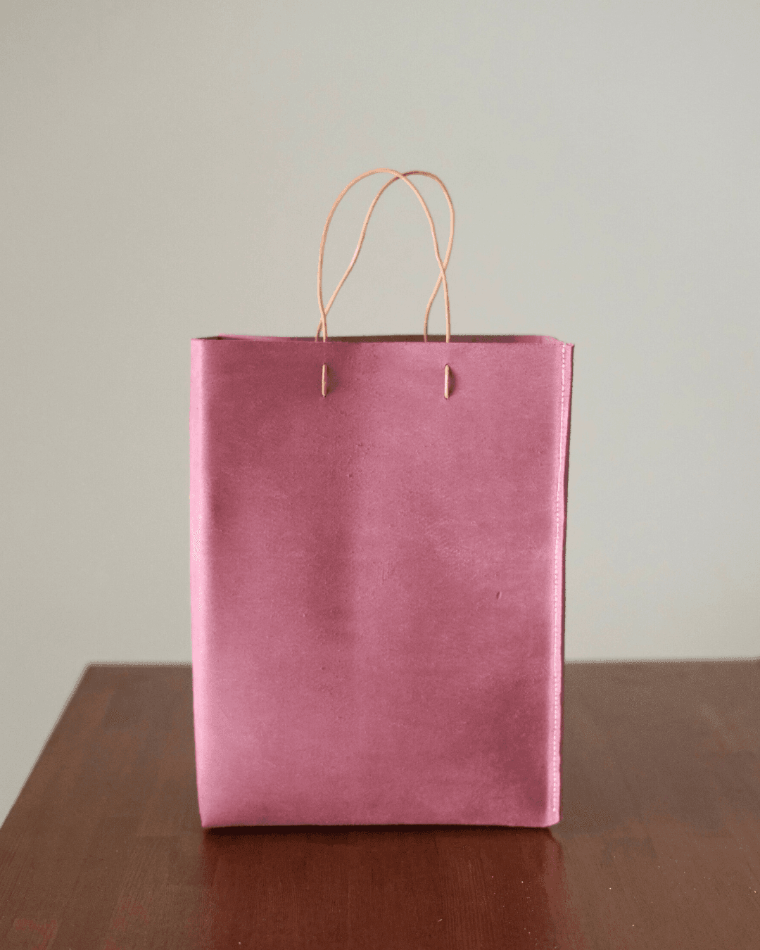 A4対応 レザーショッパートート｜ラベンダー｜イタリアン植物タンニンなめし革｜縦型トートバッグ｜シンプル革バッグ｜通勤 | 2枚目