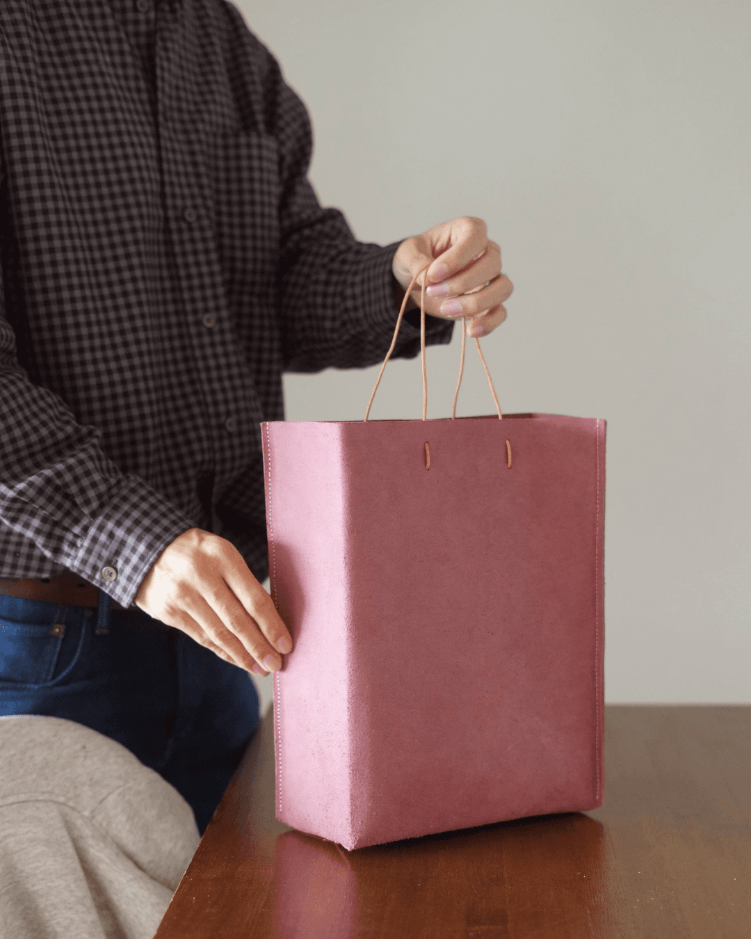 A4対応 レザーショッパートート｜ラベンダー｜イタリアン植物タンニンなめし革｜縦型トートバッグ｜シンプル革バッグ｜通勤 | 3枚目