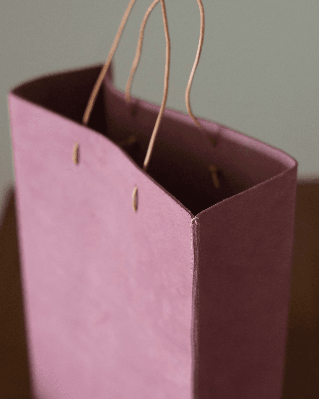 A4対応 レザーショッパートート｜ラベンダー｜イタリアン植物タンニンなめし革｜縦型トートバッグ｜シンプル革バッグ｜通勤 | 6枚目