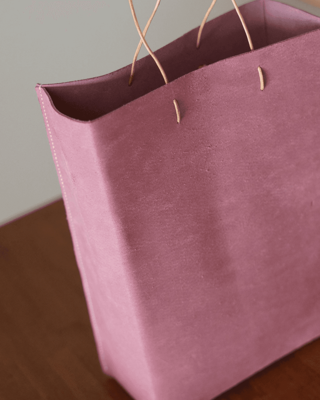 A4対応 レザーショッパートート｜ラベンダー｜イタリアン植物タンニンなめし革｜縦型トートバッグ｜シンプル革バッグ｜通勤 | 7枚目