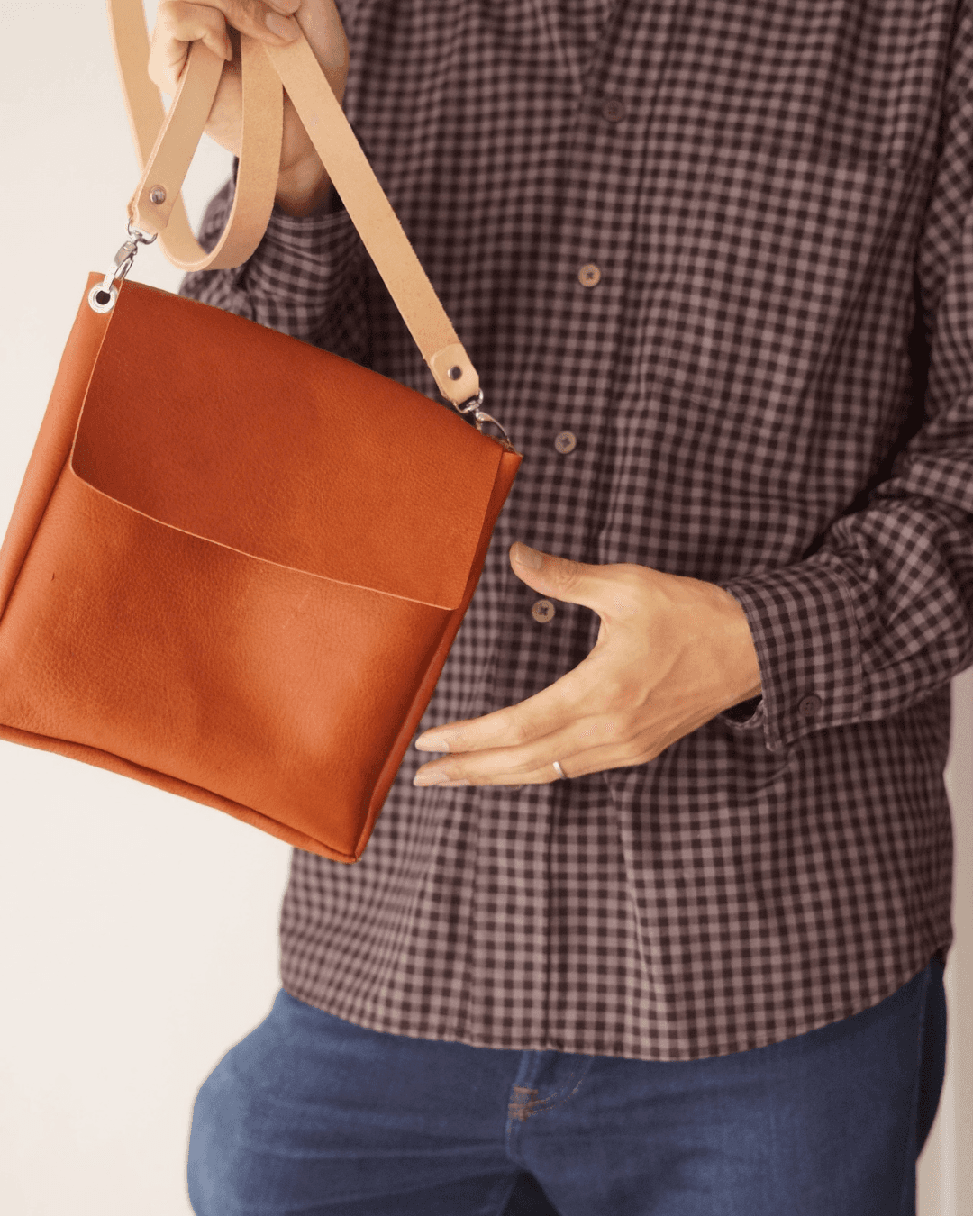 イタリアンレザーミニショルダーバッグ｜サイズ・カラー変更可能｜植物タンニンなめし革｜キャメル｜本革ポシェット｜斜め掛け | 10枚目