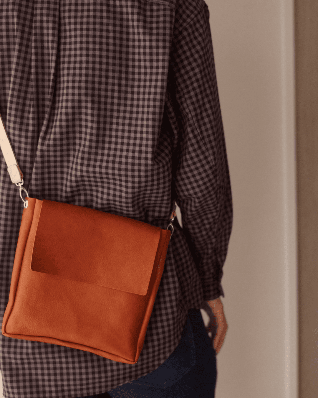 イタリアンレザーミニショルダーバッグ｜サイズ・カラー変更可能｜植物タンニンなめし革｜キャメル｜本革ポシェット｜斜め掛け | 11枚目