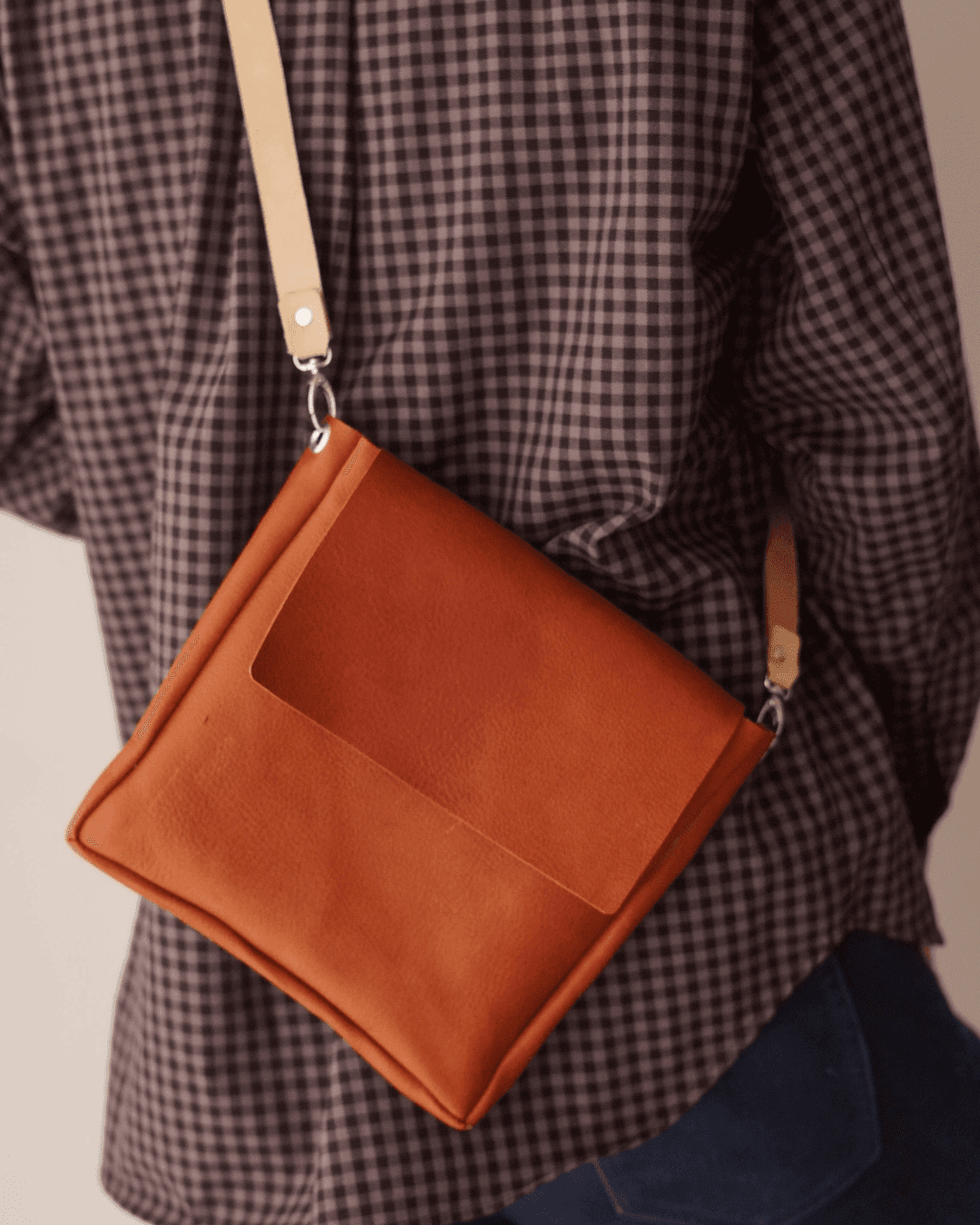 イタリアンレザーミニショルダーバッグ｜サイズ・カラー変更可能｜植物タンニンなめし革｜キャメル｜本革ポシェット｜斜め掛け | 12枚目
