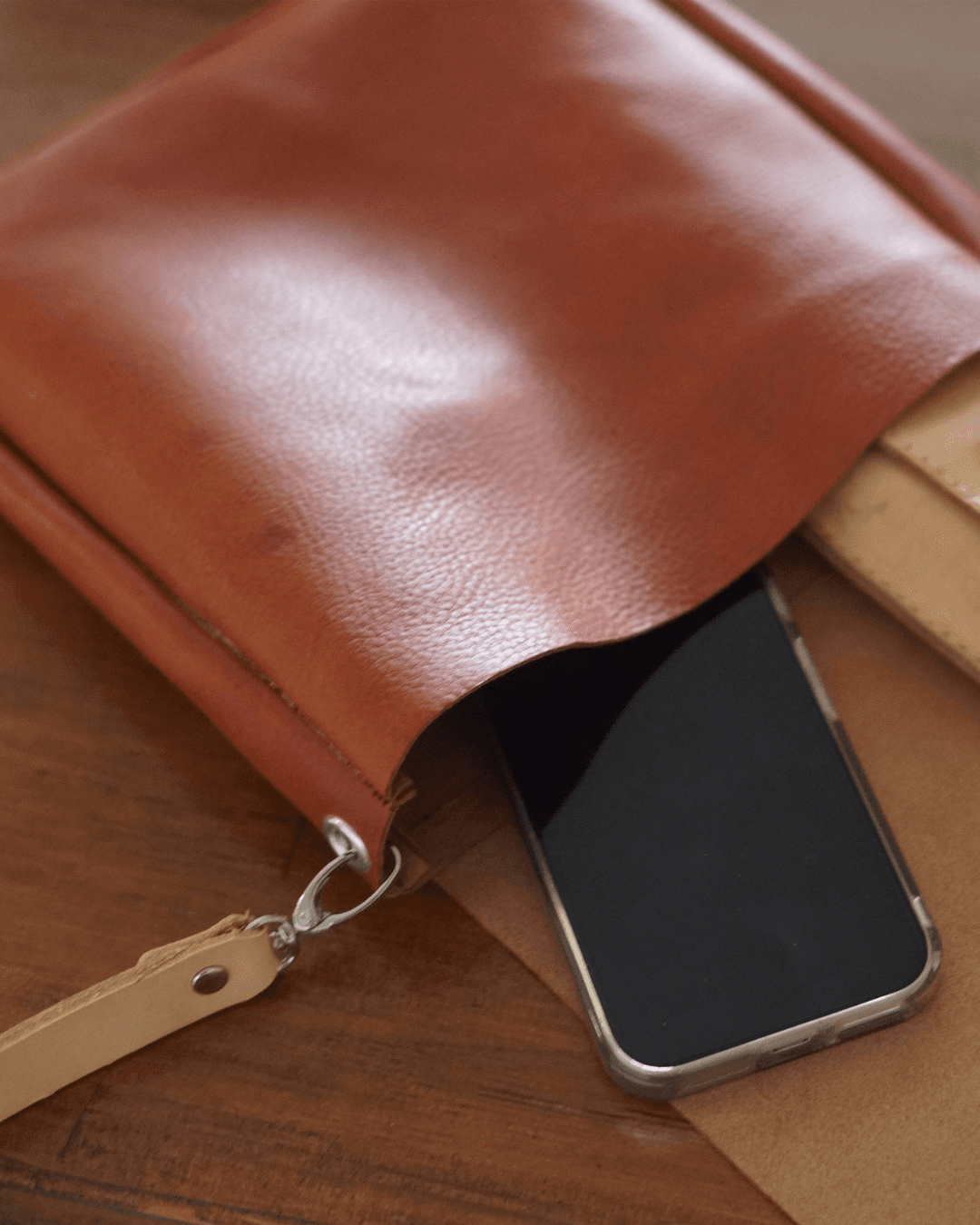 イタリアンレザーミニショルダーバッグ｜サイズ・カラー変更可能｜植物タンニンなめし革｜キャメル｜本革ポシェット｜斜め掛け | 6枚目