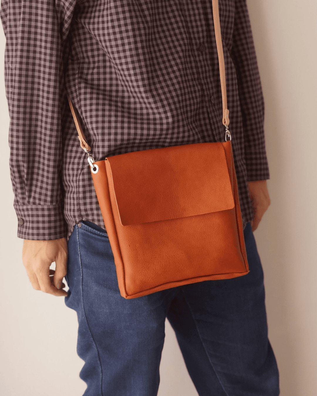 イタリアンレザーミニショルダーバッグ｜サイズ・カラー変更可能｜植物タンニンなめし革｜キャメル｜本革ポシェット｜斜め掛け | 8枚目