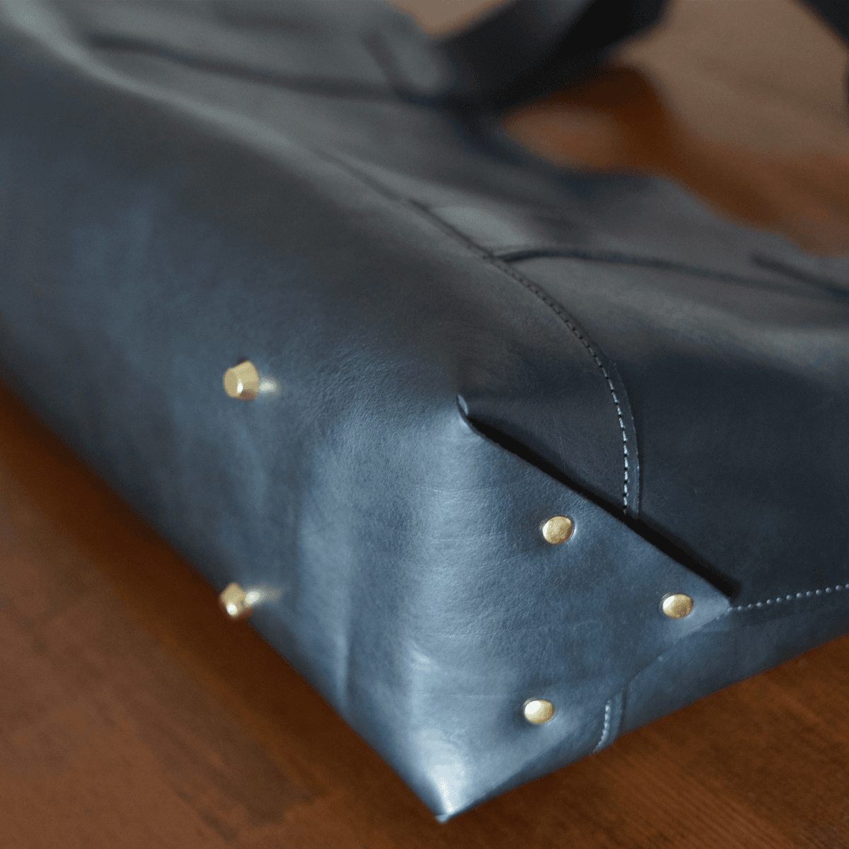 クラシカル キャンバストート風 イタリアンレザートート｜A4対応・自立設計・底鋲付き｜カスタム可　ブラック | 10枚目