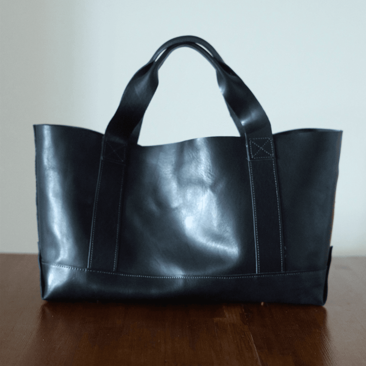 クラシカル キャンバストート風 イタリアンレザートート｜A4対応・自立設計・底鋲付き｜カスタム可　ブラック | 2枚目