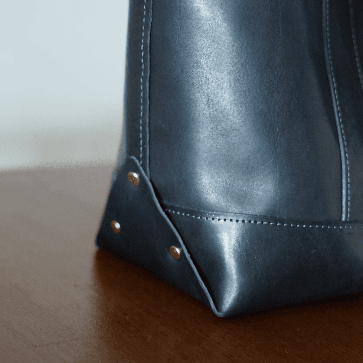 クラシカル キャンバストート風 イタリアンレザートート｜A4対応・自立設計・底鋲付き｜カスタム可　ブラック | 4枚目