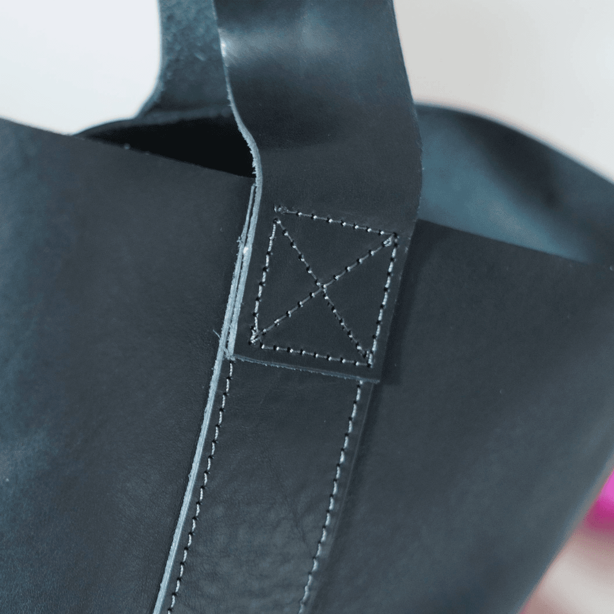 クラシカル キャンバストート風 イタリアンレザートート｜A4対応・自立設計・底鋲付き｜カスタム可　ブラック | 5枚目