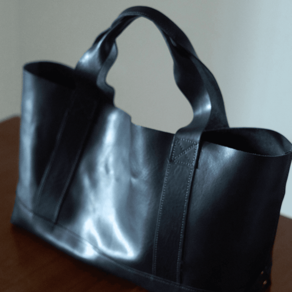 クラシカル キャンバストート風 イタリアンレザートート｜A4対応・自立設計・底鋲付き｜カスタム可　ブラック | 6枚目