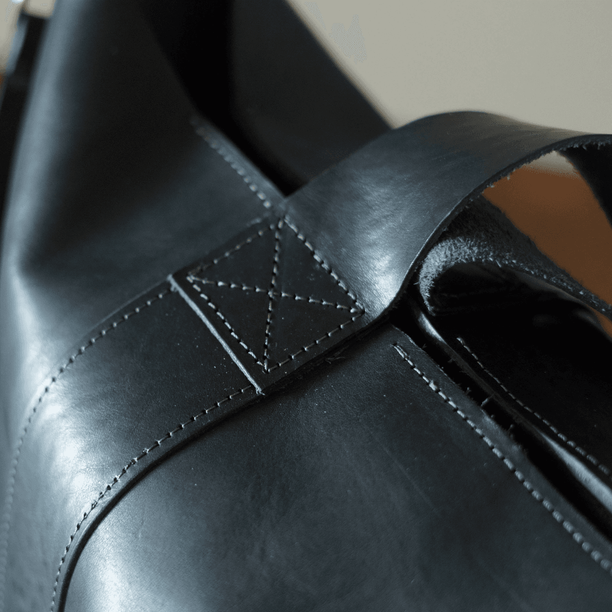 クラシカル キャンバストート風 イタリアンレザートート｜A4対応・自立設計・底鋲付き｜カスタム可　ブラック | 7枚目