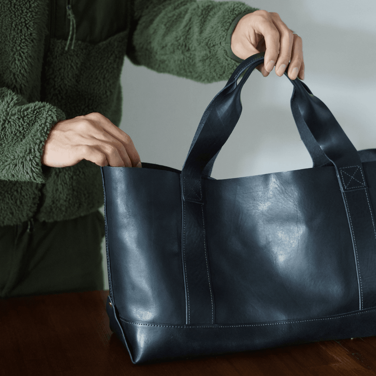 クラシカル キャンバストート風 イタリアンレザートート｜A4対応・自立設計・底鋲付き｜カスタム可　ブラック | 9枚目