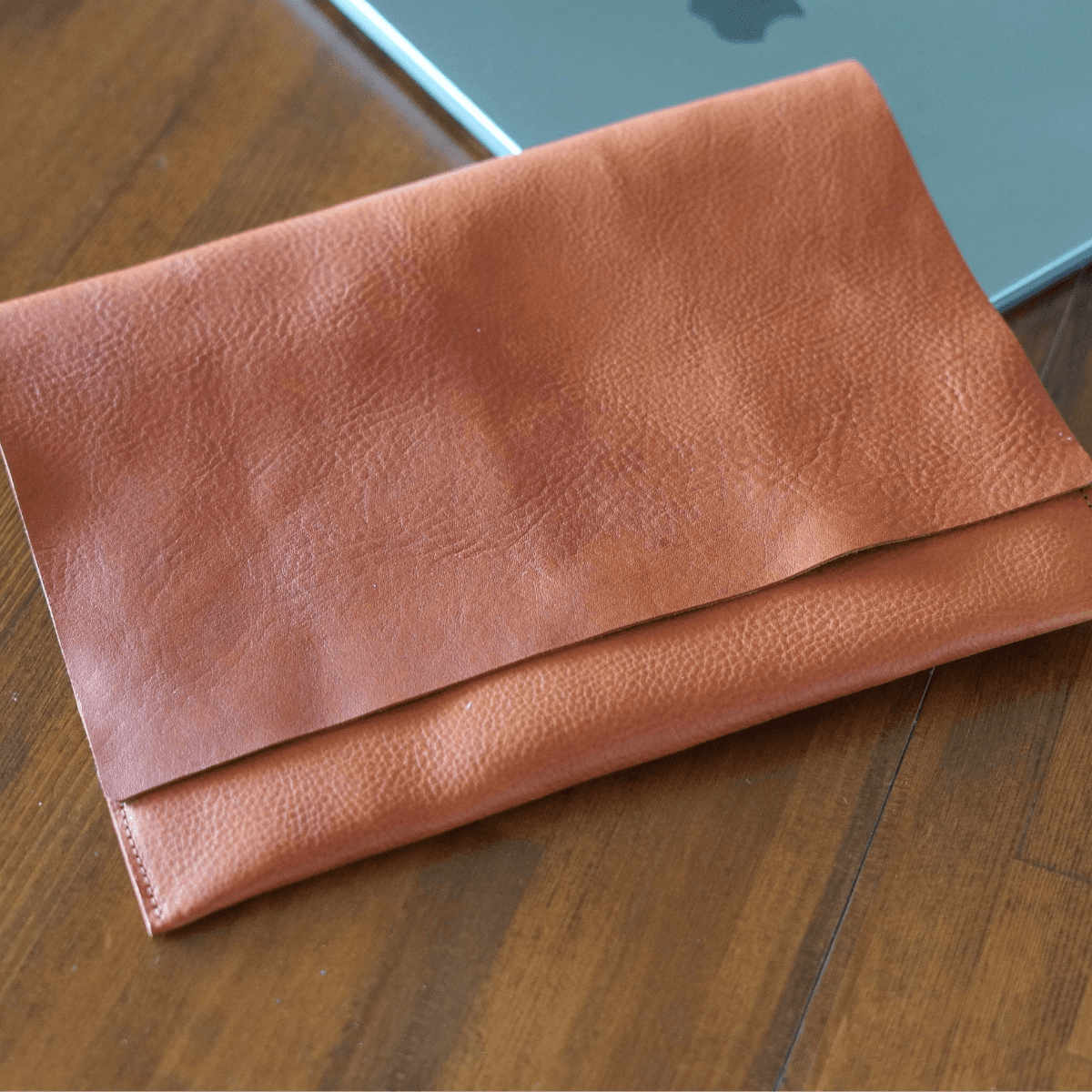 イタリアンレザー PC・タブレットスリーブ（13インチ対応）｜キャメル｜シボ革1枚目の画像