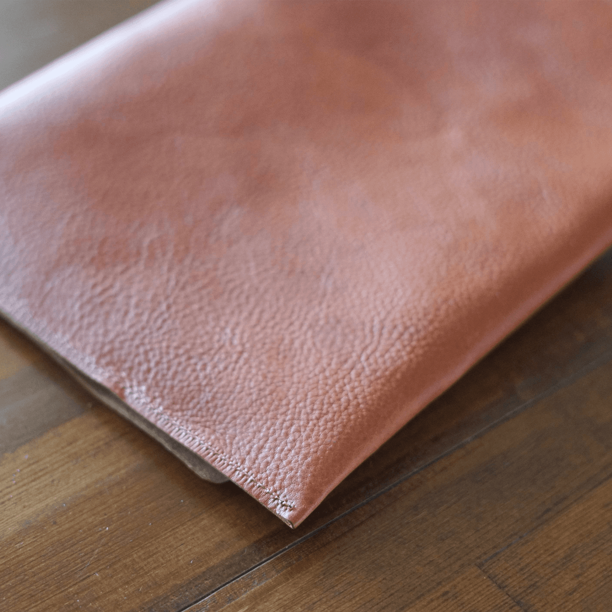 イタリアンレザー PC・タブレットスリーブ（13インチ対応）｜キャメル｜シボ革 | 8枚目