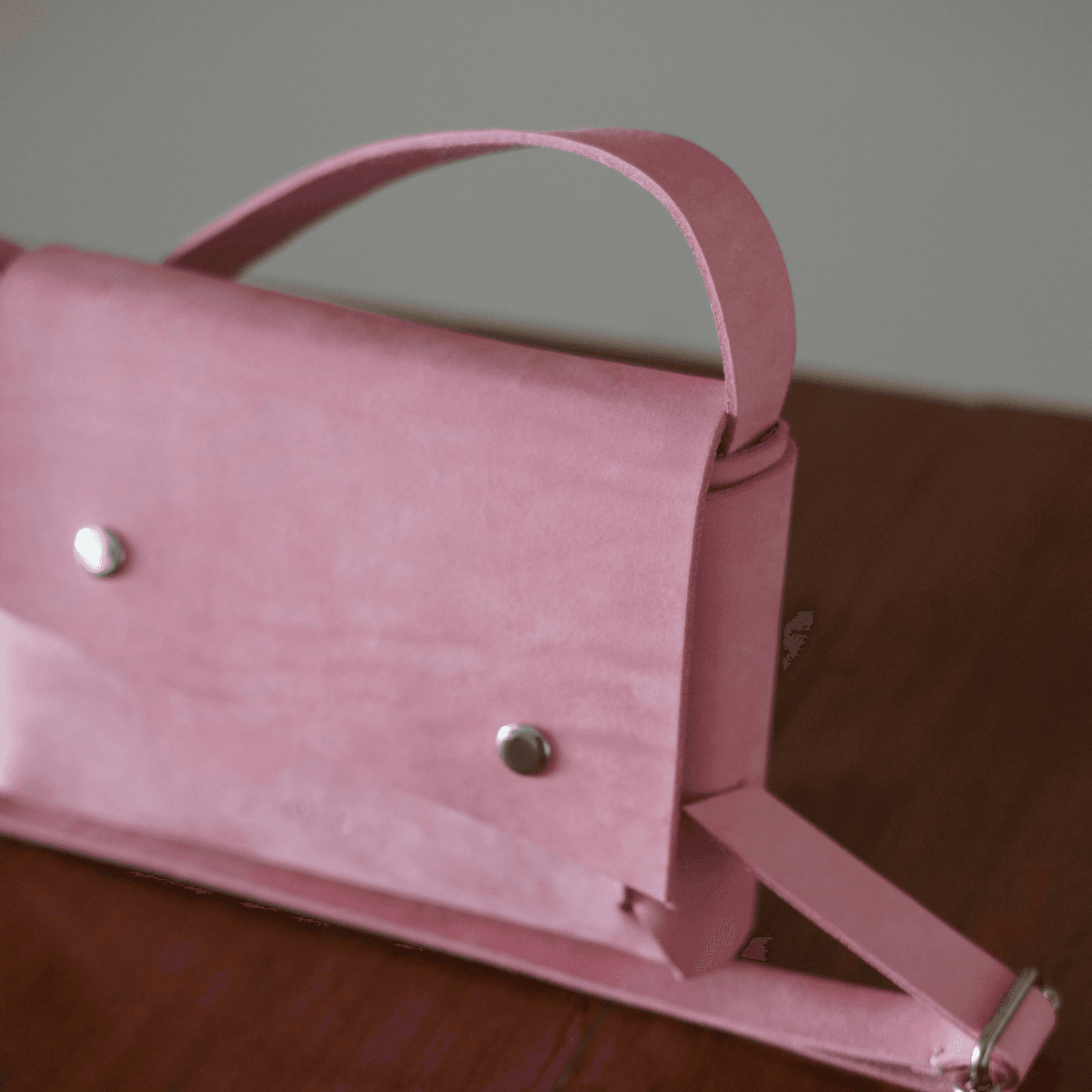 桜ピンクの本革ミニショルダーバッグ｜イタリアンレザー・2WAYクラッチ・刻印対応 | 17枚目