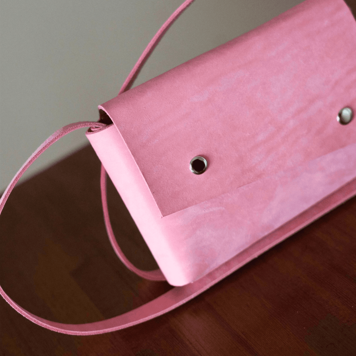 桜ピンクの本革ミニショルダーバッグ｜イタリアンレザー・2WAYクラッチ・刻印対応 | 18枚目
