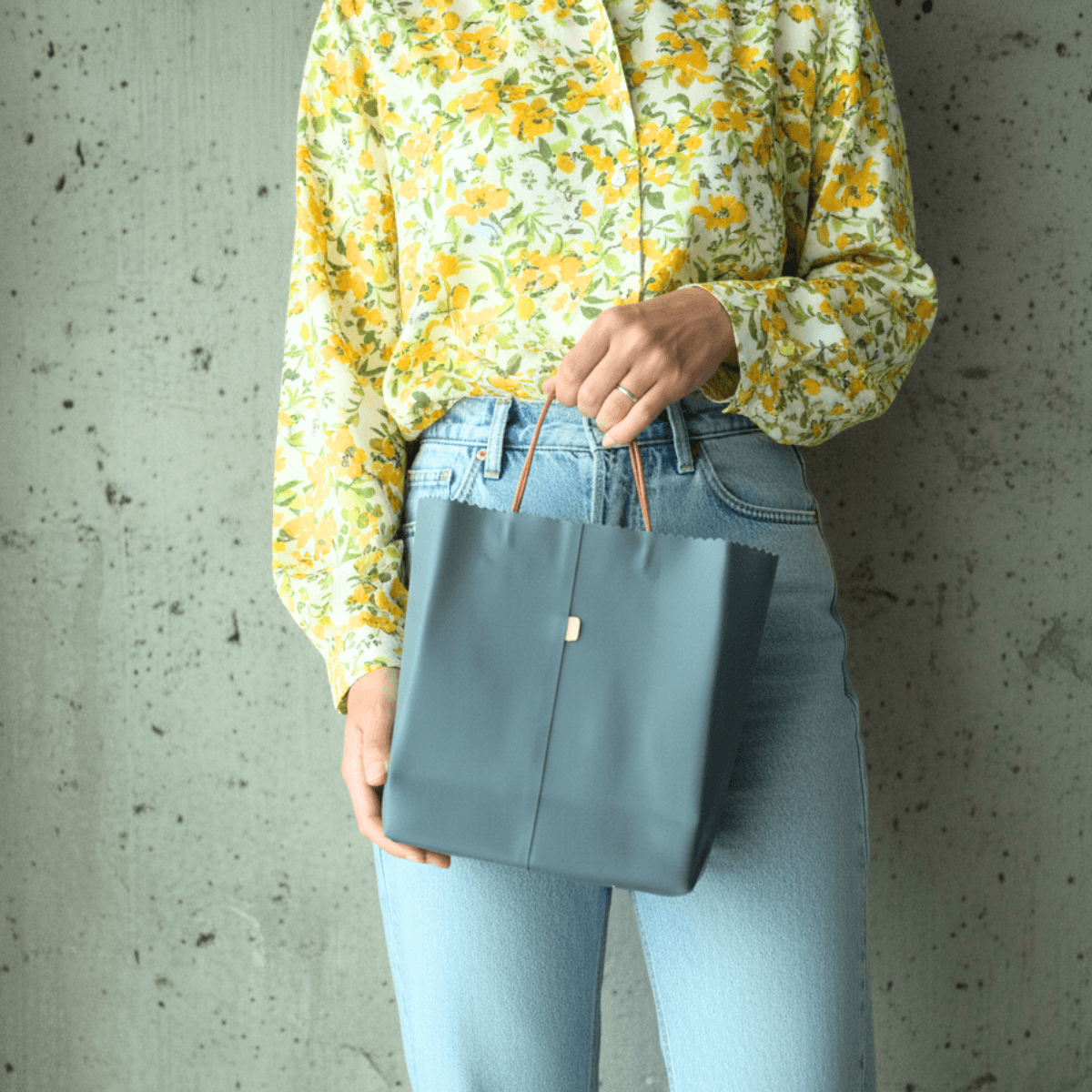 【サイズオーダー可】グレーレザーの紙袋トート｜本革ミニトート｜軽量・シンプル｜内ポケット追加可 | 2枚目