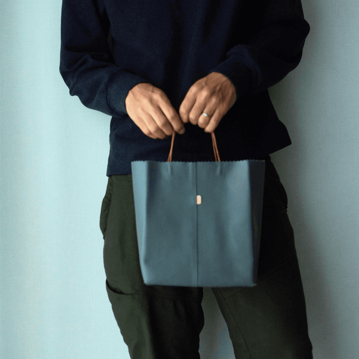 【サイズオーダー可】グレーレザーの紙袋トート｜本革ミニトート｜軽量・シンプル｜内ポケット追加可 | 8枚目