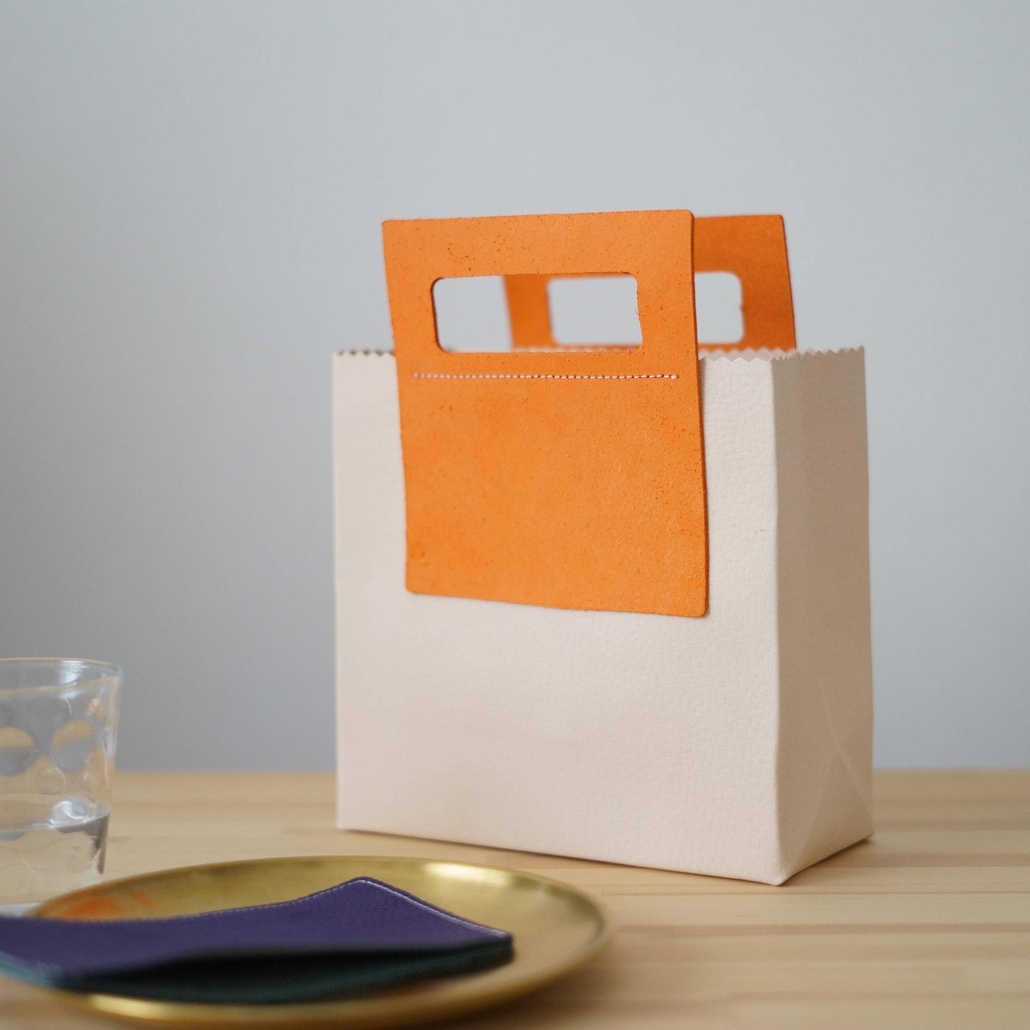 アートのような革袋｜刻印/カラー選択可能 | クラフト感あふれる“紙袋風”レザートートバッグ