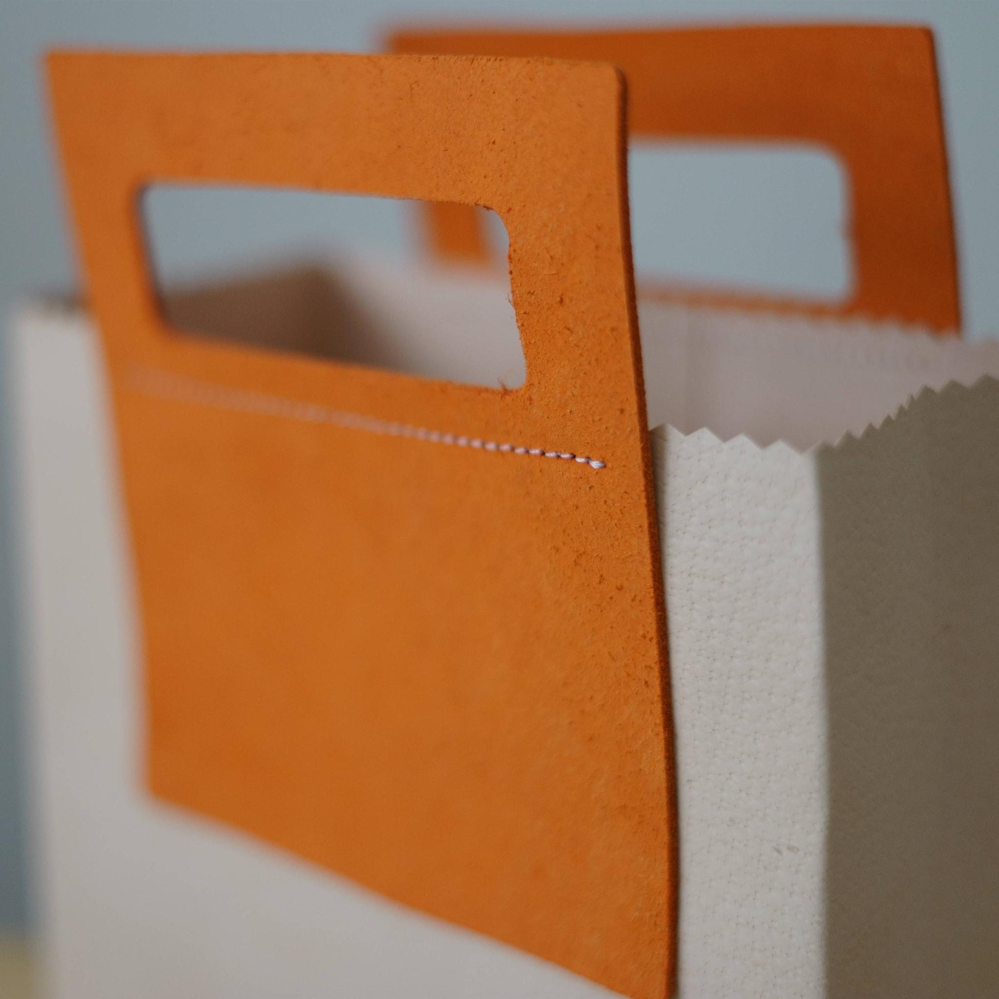 アートのような革袋｜刻印/カラー選択可能 | クラフト感あふれる“紙袋風”レザートートバッグ | 3枚目