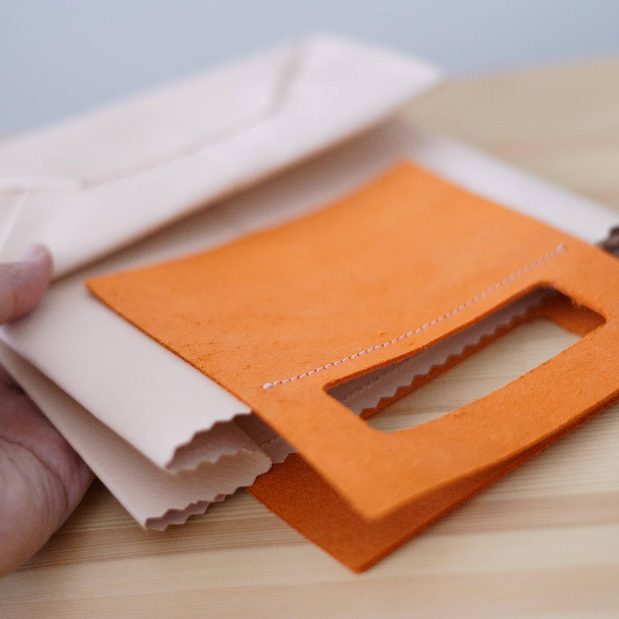 アートのような革袋｜刻印/カラー選択可能 | クラフト感あふれる“紙袋風”レザートートバッグ | 6枚目