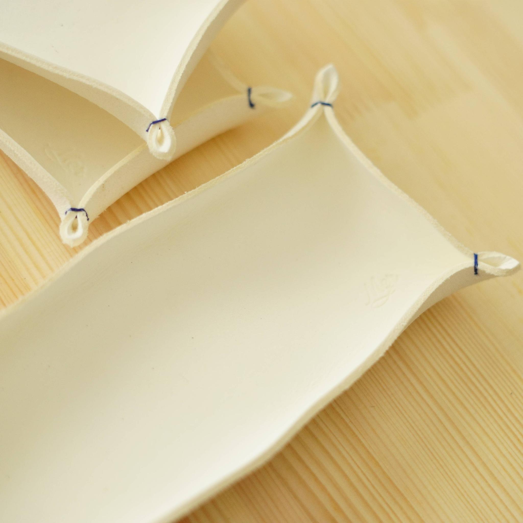 名入れ・刺繍可｜純白本革レザートレー《サイズ変更可》新装開店祝いに最適なギフト1枚目の画像