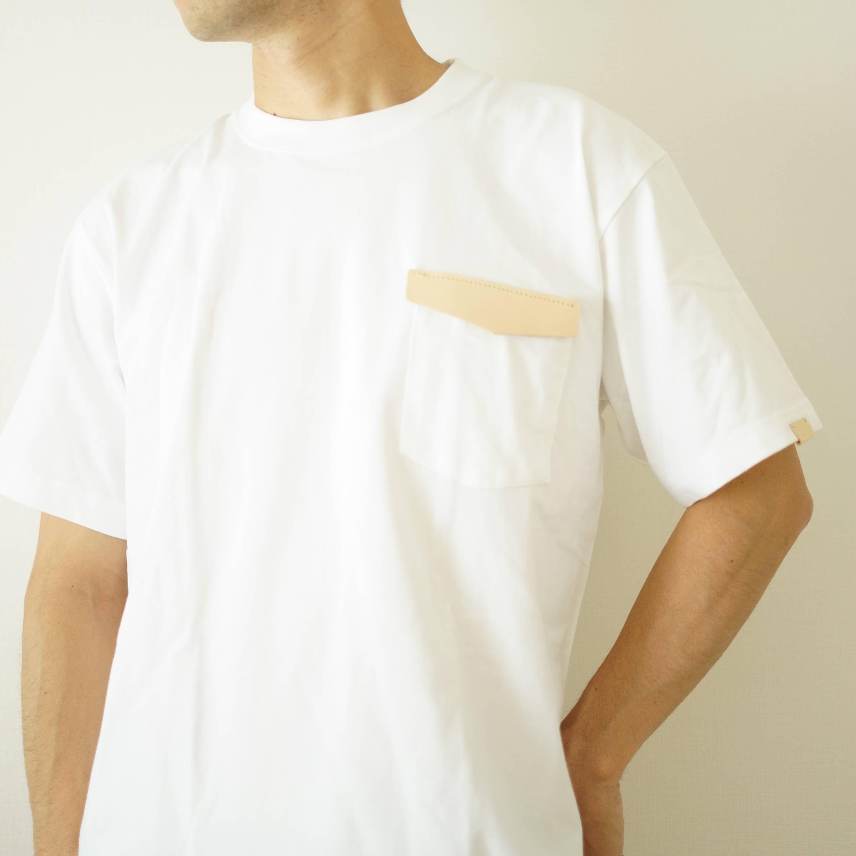 1枚できまる　本革レザーポケットフラップ付き・男女兼用選べるカラーのヘビーウェイトTシャツ（刻印可）1枚目の画像