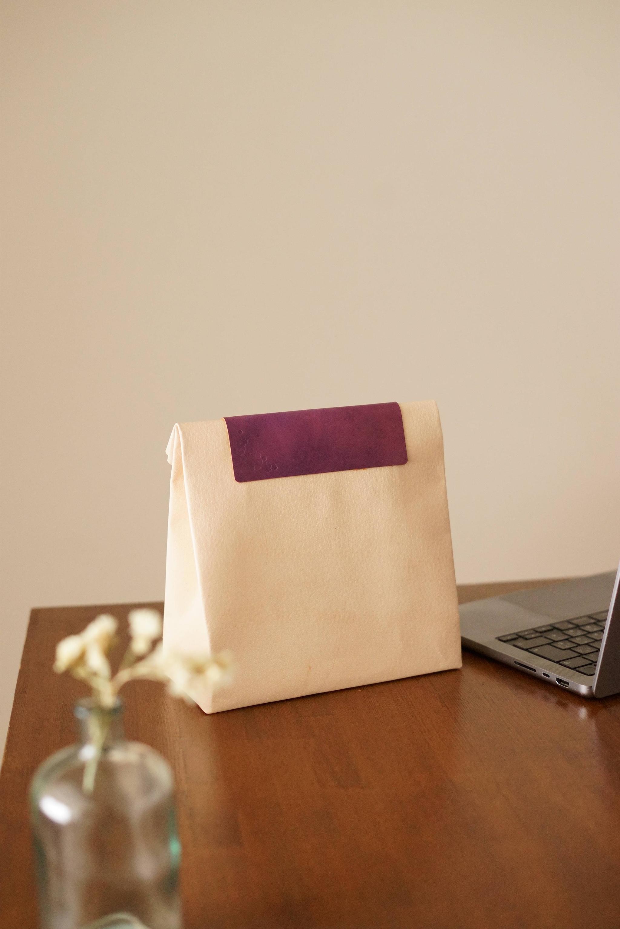 【名入れ可】ヌメ革 紙袋風サブバッグ｜マグネット開閉 持ち手カラー変更可 本革 トートバッグ ランチバッグ ギフト | 10枚目