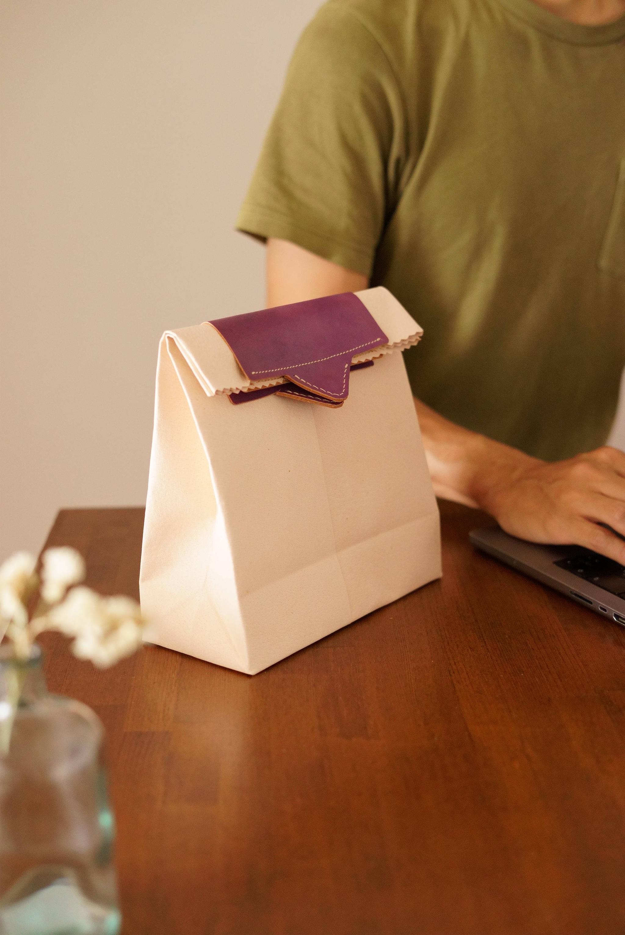 【名入れ可】ヌメ革 紙袋風サブバッグ｜マグネット開閉 持ち手カラー変更可 本革 トートバッグ ランチバッグ ギフト | 13枚目