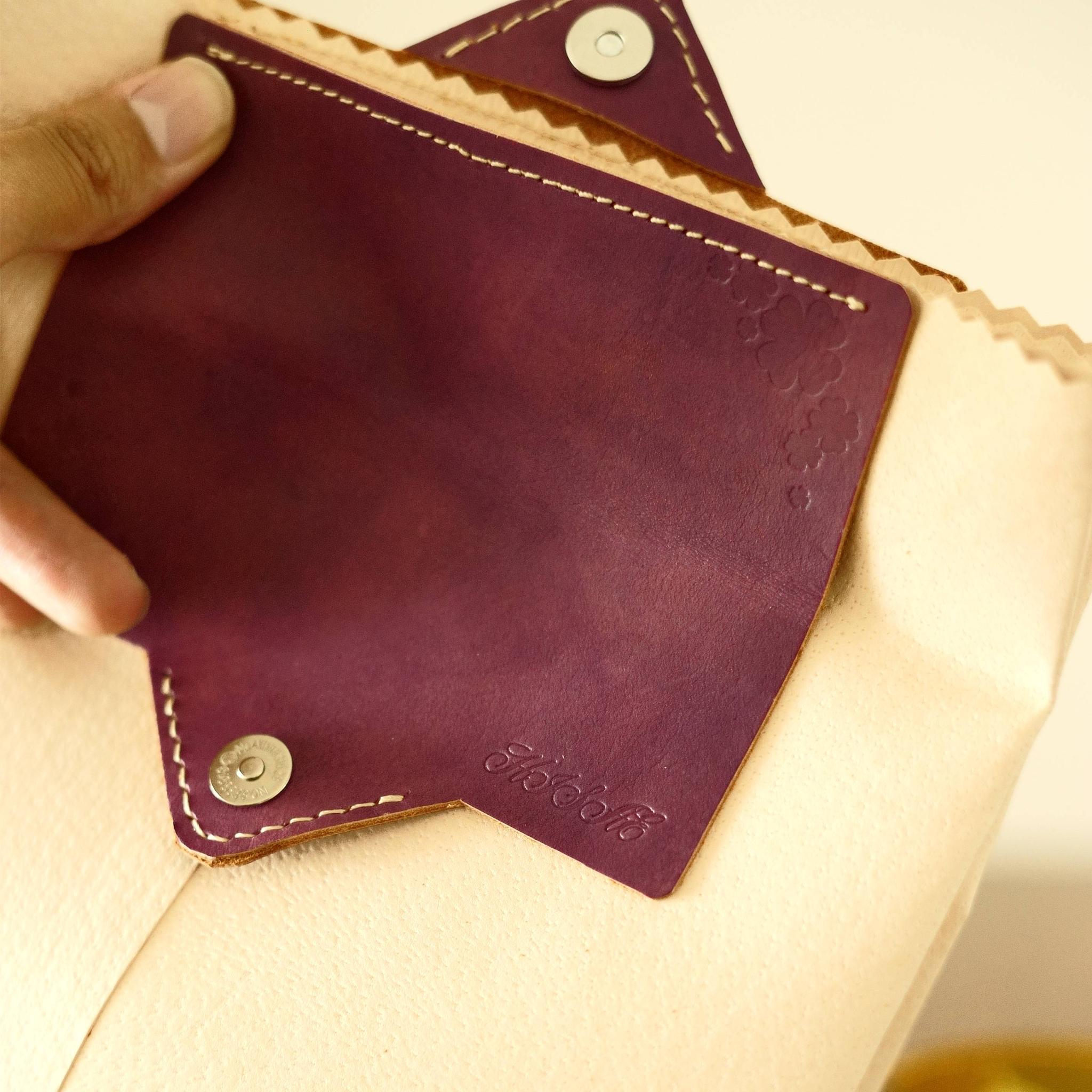 【名入れ可】ヌメ革 紙袋風サブバッグ｜マグネット開閉 持ち手カラー変更可 本革 トートバッグ ランチバッグ ギフト | 3枚目