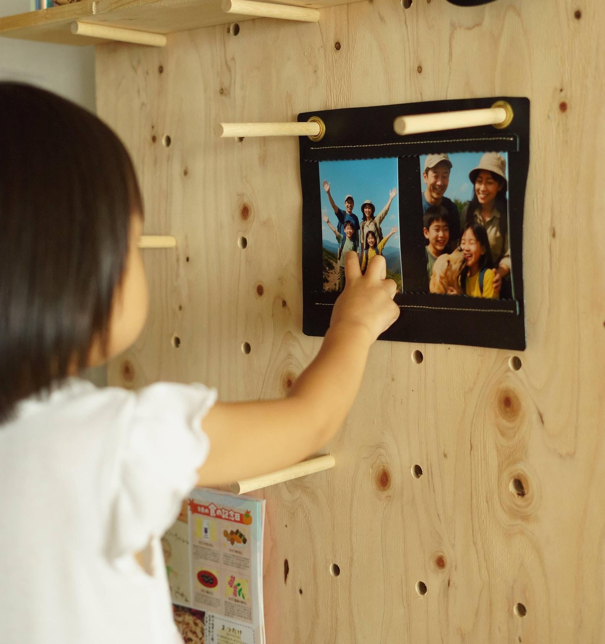 イタリアンレザーのフォトオーガナイザー｜L版2枚用（24×20cm／真鍮ハトメ付き）　ブラック | 2枚目