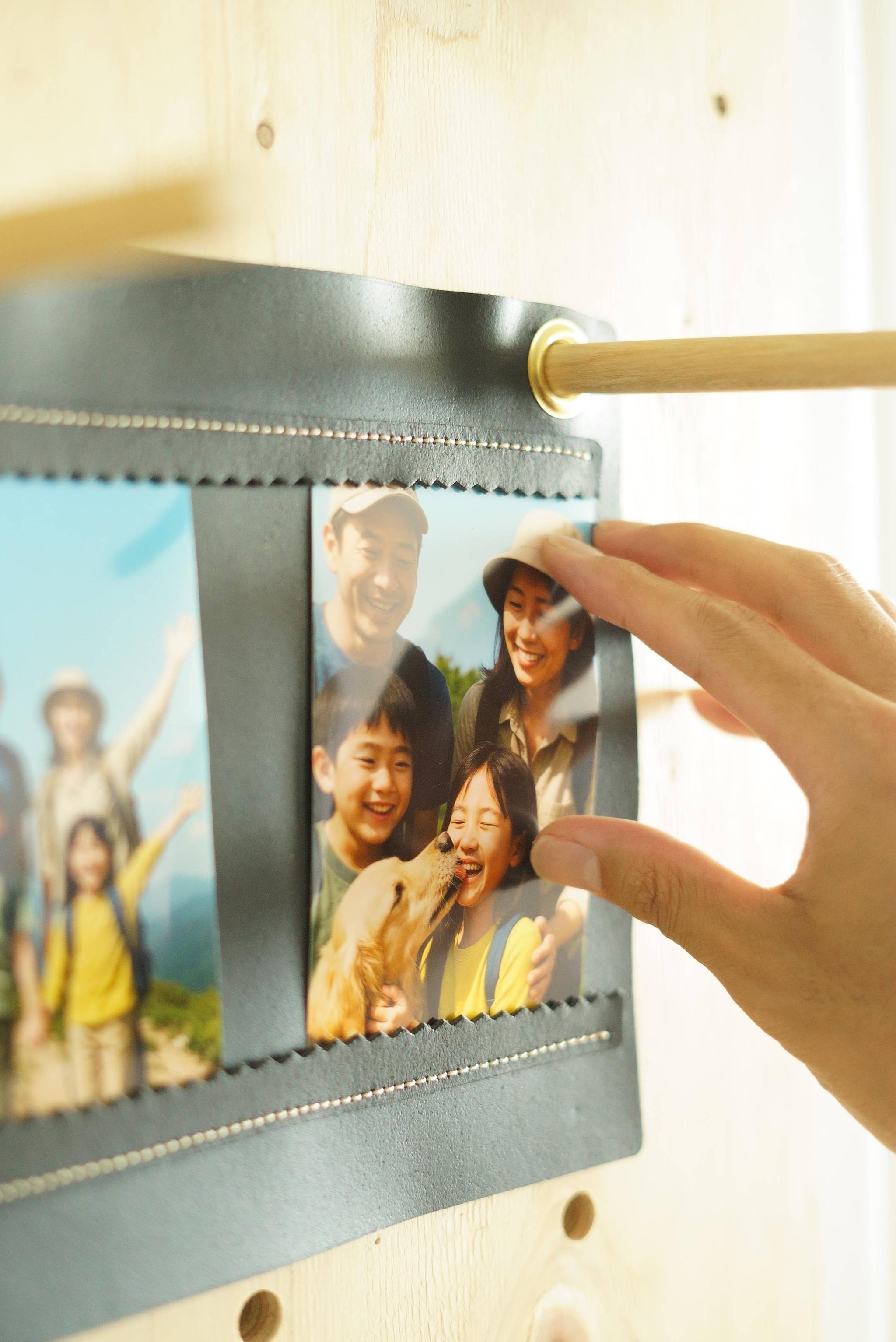 イタリアンレザーのフォトオーガナイザー｜L版2枚用（24×20cm／真鍮ハトメ付き）　ブラック | 6枚目