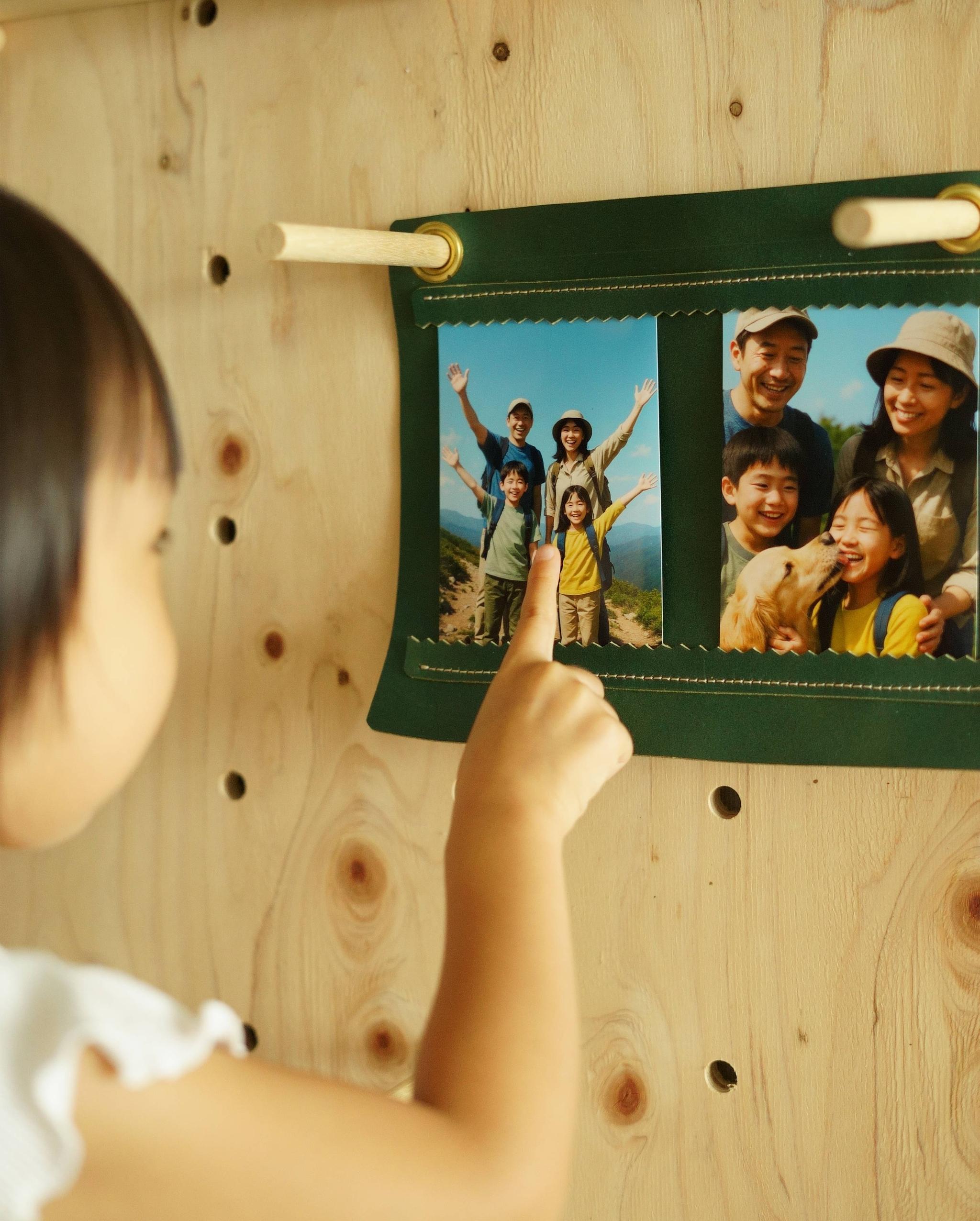 イタリアンレザーのフォトオーガナイザー｜L版2枚用（24×20cm／真鍮ハトメ付き）　グリーン1枚目の画像