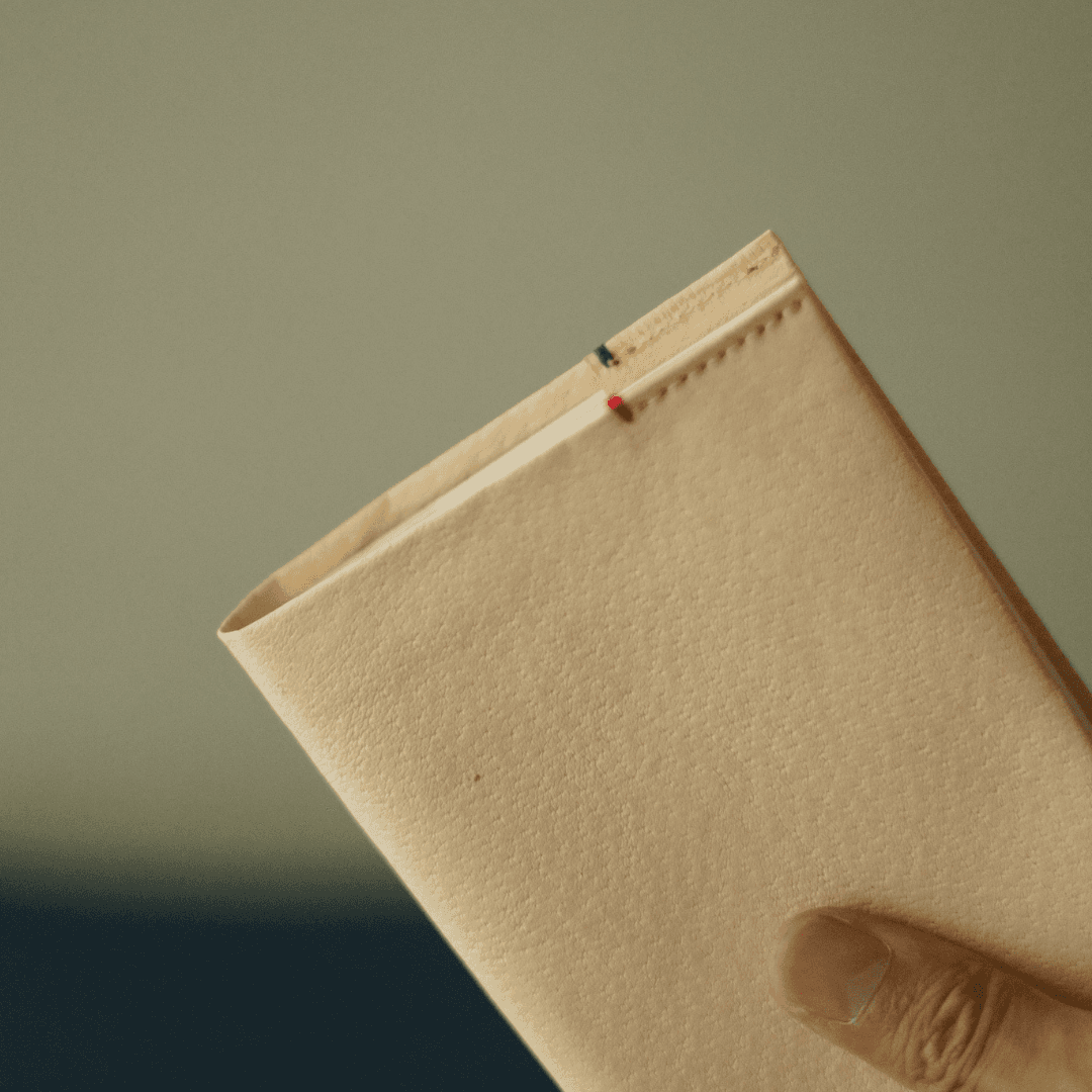 ヌメ革ブックカバー｜経年変化×カラーステッチカスタマイズ　文庫本など、サイズ変更対応 | 5枚目