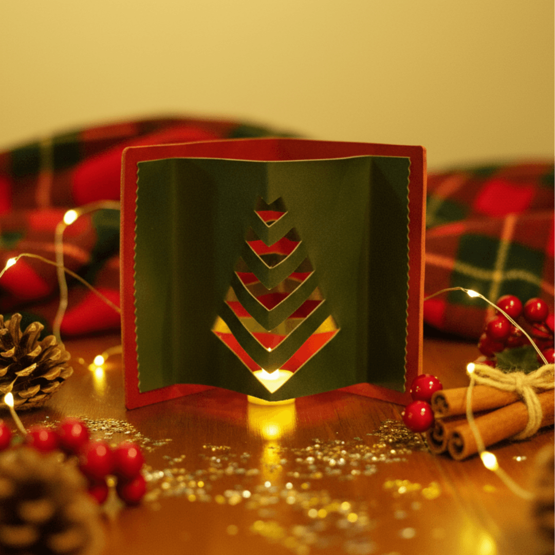 本革　レザーのクリスマスポップアップデコレーション ― LEDキャンドル付きツリーオブジェ1枚目の画像