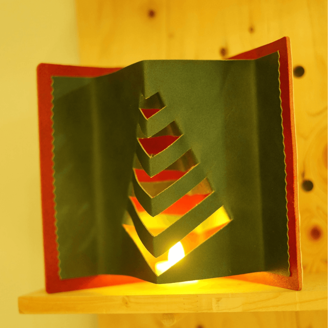 本革　レザーのクリスマスポップアップデコレーション ― LEDキャンドル付きツリーオブジェ | 3枚目