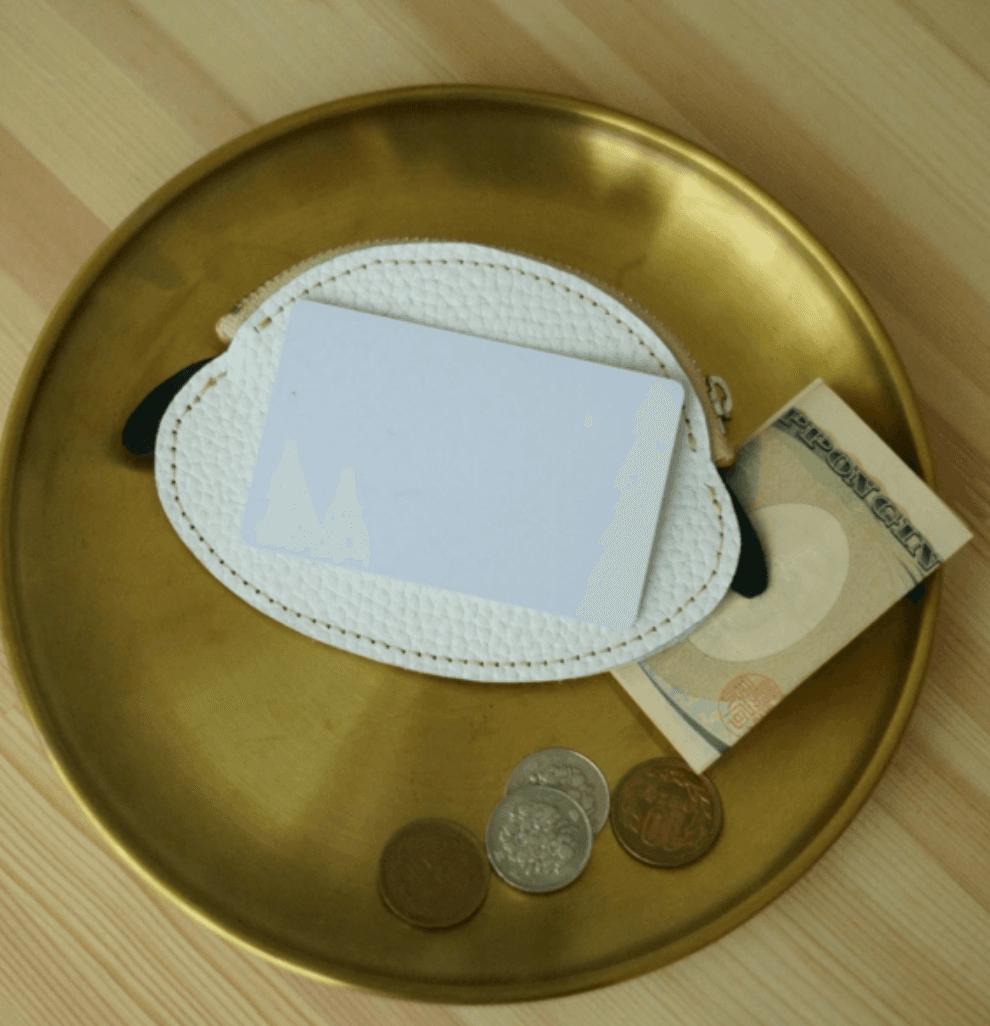 冬の装いにぴったりな、マフラーをつけたシマエナガの本革レザーコインケース | 4枚目