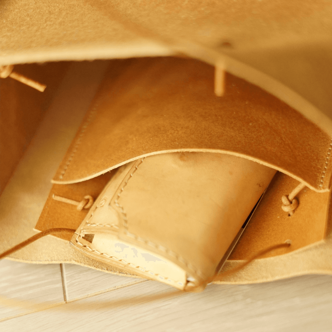 床革のトートバッグ／紙袋のようなフォルム（23×20×9cm／サイズ変更可）アンティークな質感・きなりナチュラル | 8枚目